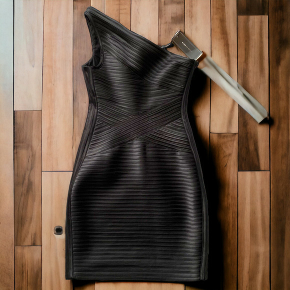 60% OFF) NWT BCBGMaxAzria Mamie Black One Shoulder Bandage Dress 2 MSRP $350 - Picture 3 of 10